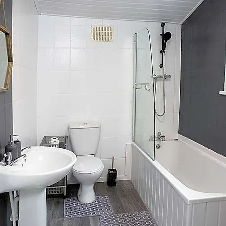 Stylish And Spacious 3-bed House Barrow-in-Furness