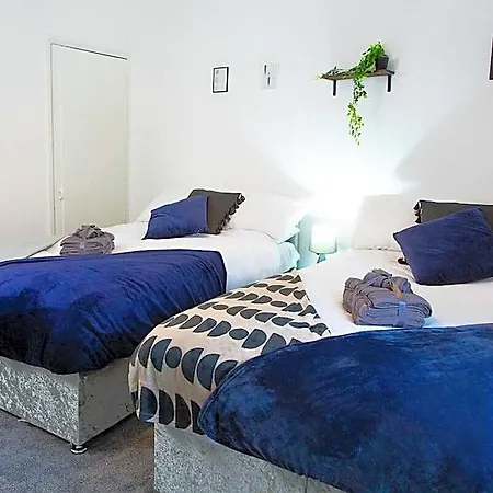 Hotel Stylish And Spacious 3-bed House